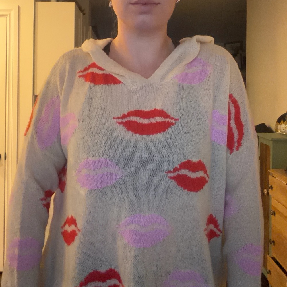 Wildfox Cream Hooded Sweater with Red and Pink Lip Motif - Picture 11 of 14